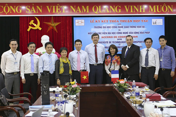 Tiến sĩ trẻ bỏ lương tháng hơn 5.000 USD về Việt Nam dạy học