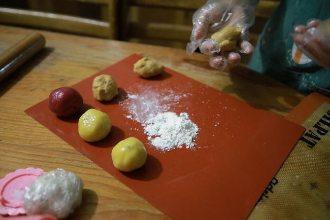 Độc, lạ khám phá quá trình làm bánh Trung thu handmade