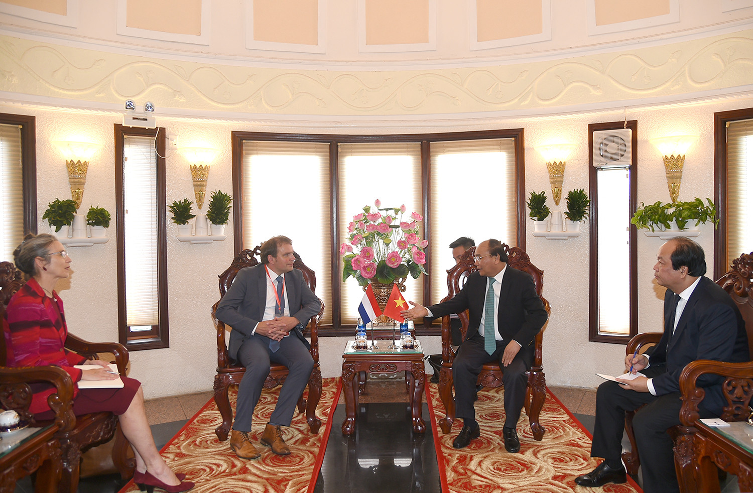 Thủ tướng tiếp Phó Cao ủy Chương trình Đồng bằng Hà Lan và thị sát vùng Đồng bằng sông Cửu Long