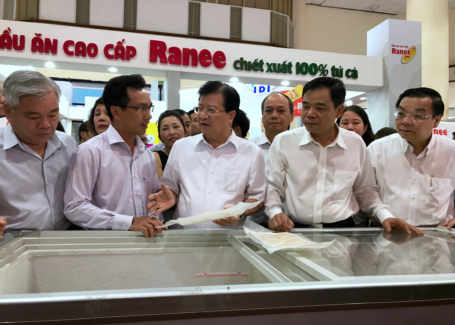 Phó Thủ tướng Trịnh Đình Dũng thăm Hội chợ Cá tra và các sản phẩm thủy sản Việt Nam