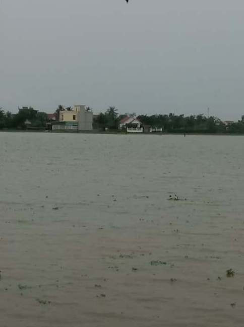 Thanh Hóa: Sự cố đê nguy hiểm, nhiều làng quê chìm trong biển nước