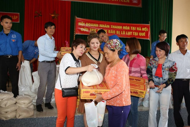 Trao quà từ thiện hướng về đồng bào vùng lũ tại Thanh Hóa