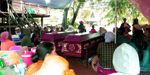 Nạn nhân được dân làng Plei Tăng A tổ chức an táng