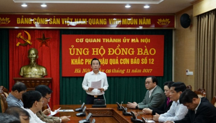 Cơ quan Thành ủy Hà Nội ủng hộ đồng bào khắc phục hậu quả của bão số 12