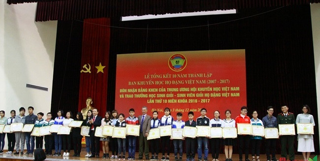 Tưng bừng Lễ trao thưởng khuyến học - khuyến tài dòng họ Đặng Việt Nam
