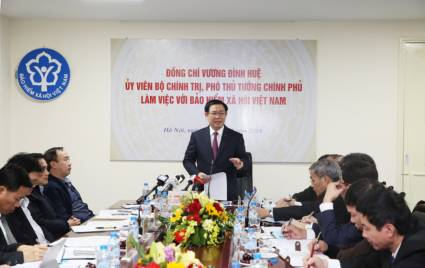 Phó Thủ tướng Vương Đình Huệ làm việc với Bảo hiểm xã hội Việt Nam