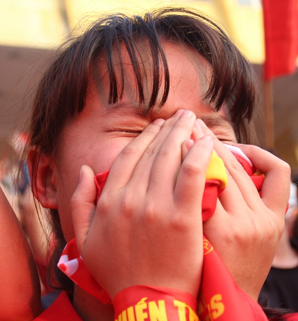 Chùm ảnh cảm xúc dâng trào trên sân Hàng Đẫy khi xem U23 Việt Nam