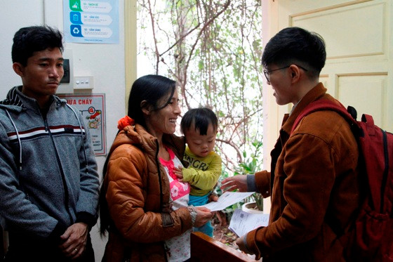Sinh viên RMIT mang Tết ấm cho các em nhỏ tại viện nhi