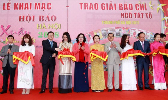 Trao giải Cuộc thi tuyên truyền về “Thủ đô Hà Nội với công tác cải cách hành chính” năm 2017