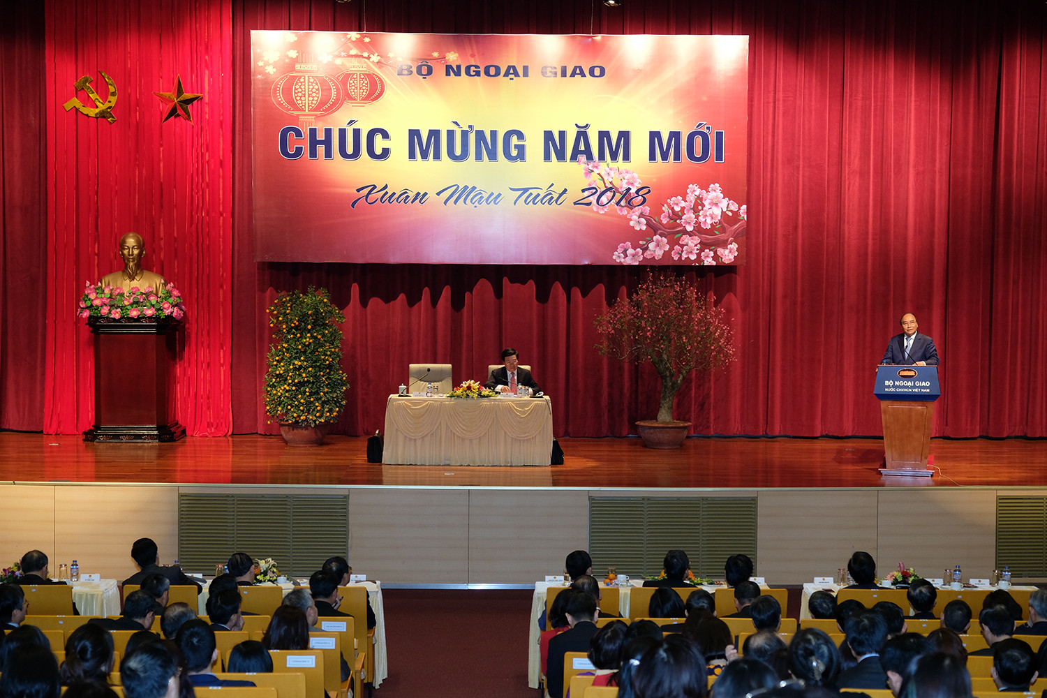 Thủ tướng Nguyễn Xuân Phúc thăm Bộ Ngoại giao và chỉ đạo công tác đối ngoại năm 2018