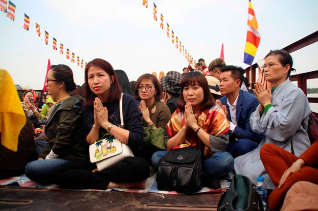 Hà Nội: Đại lễ phóng sinh tại bến phà Vạn Phúc