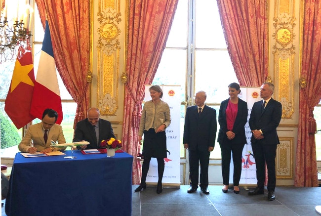Tập đoàn FLC và Airbus chính thức ký kết hợp đồng thoả thuận mua 24 máy bay A321NEOtại Pháp cho Bamboo Airways