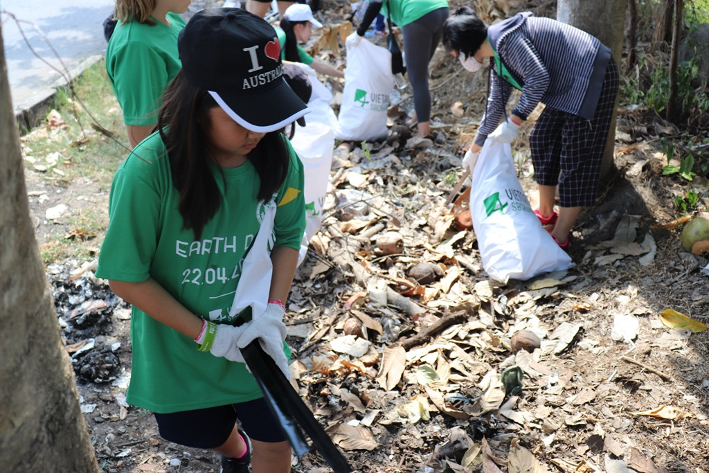 Hơn 3500 người tham gia thu gom rác Ngày Trái đất