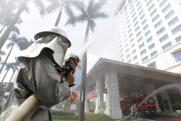 Khách sạn Hà Nội Daewoo diễn tập phương án chữa cháy