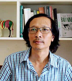 Nhà thơ Hoàng Xuân Tuyền