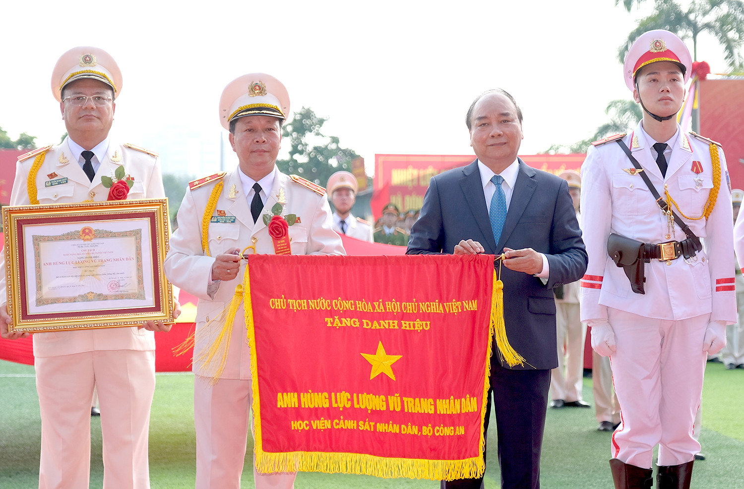 Thủ tướng Nguyễn Xuân Phúc dự lễ kỷ niệm 50 năm ngày thành lập Học viện Cảnh sát nhân dân