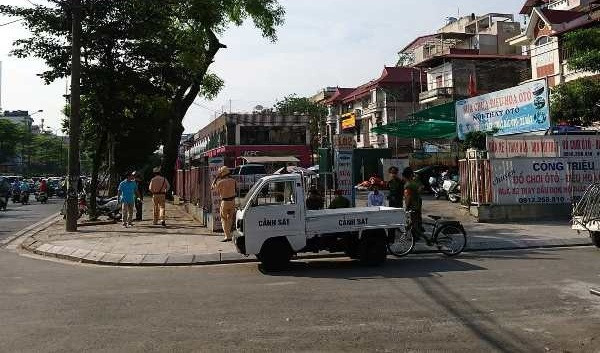 Hà Nội: Quận Cầu Giấy ra quân cưỡng chế các công trình vi phạm trên đường Nguyễn Khánh Toàn