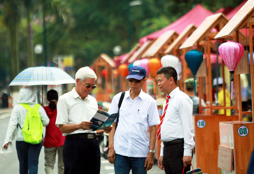 Phố đi bộ Trịnh Công Sơn thu hút 5.000 - 6.000 người/tuần