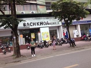 Nhà A17 Tạ Quang Bửu, Hai Bà Trưng, Hà Nội: Bach Khoa bookstore