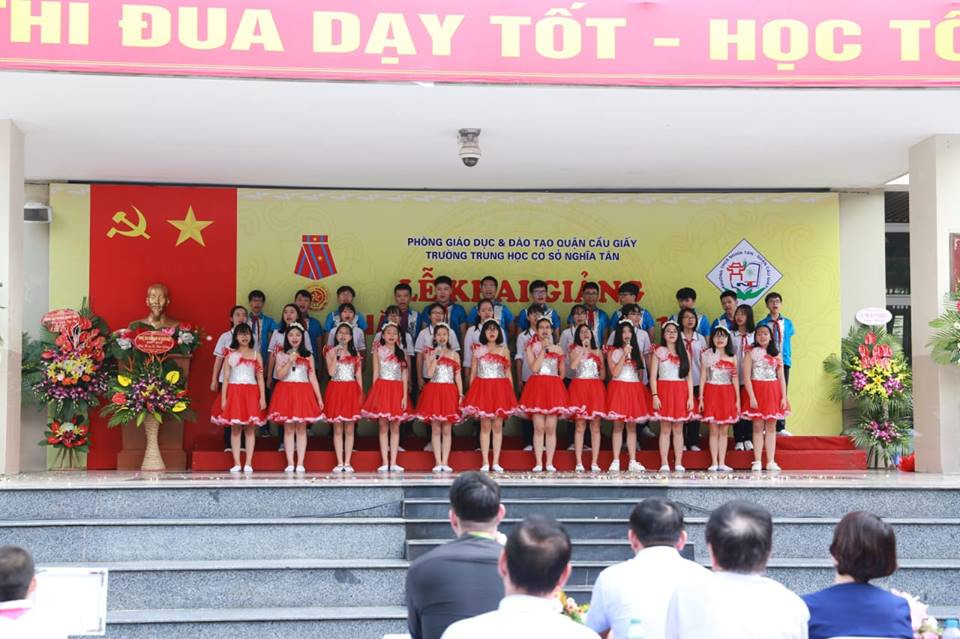 Gần 2 triệu học sinh Hà Nội hân hoan bước vào năm học mới