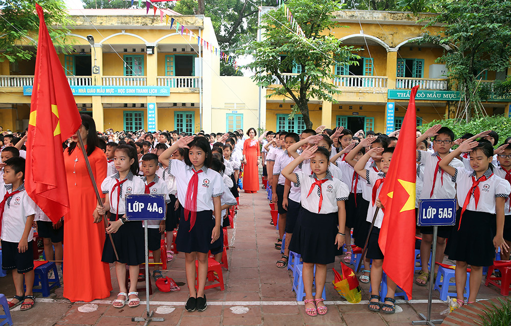 Phó Thủ tướng Vũ Đức Đam dự khai giảng tại Trường Tiểu học Thanh Trì, Hà Nội