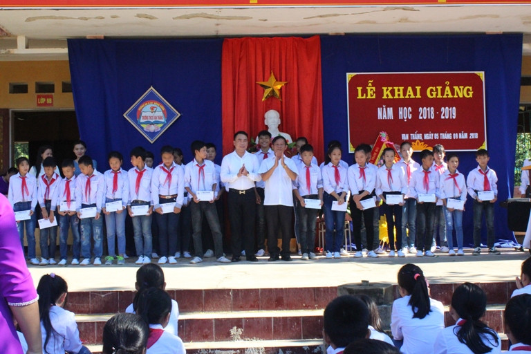Trường THCS Vạn Thắng, Nông Cống (Thanh Hóa): Rộn rã tiếng trống ngày khai trường