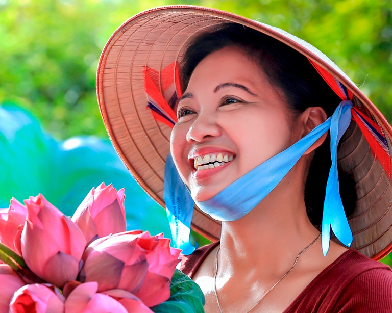 Nụ cười Hà Nội: Ảnh dự thi của tác giả Trần Thắng, Trần Tuấn Anh