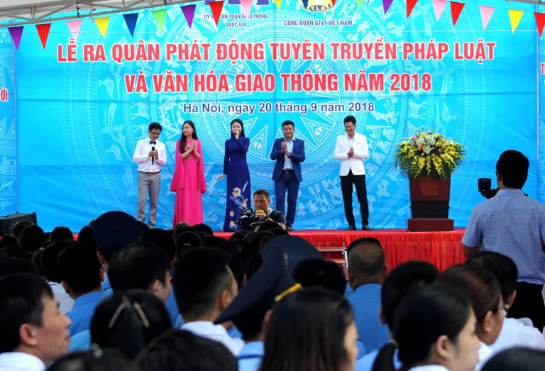 Hà Nội: Ra quân phát động tuyên truyền pháp luật và văn hóa giao thông năm 2018