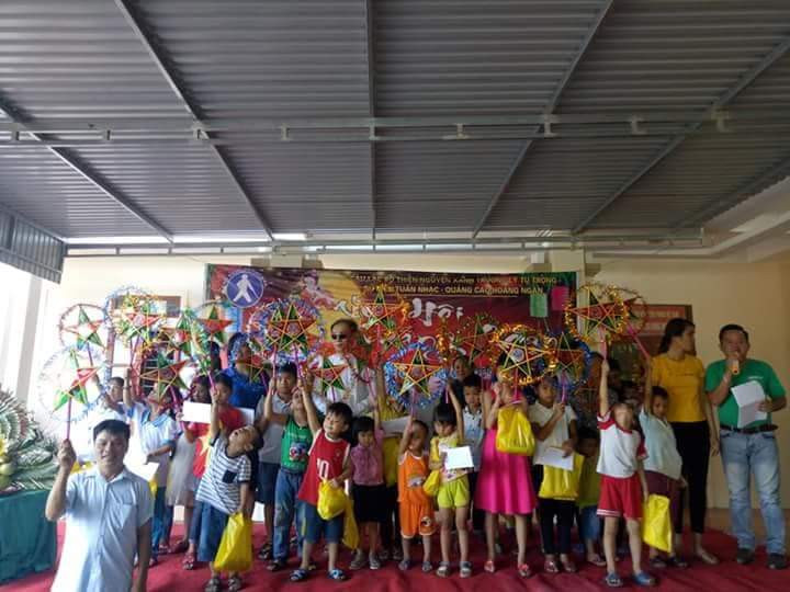 Hà Tĩnh: Trao hơn 65 suất quà cho trẻ em mù và con người mù dịp Tết Trung thu tại huyện Thạch Hà