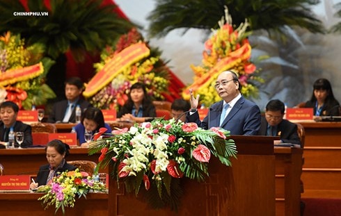 Thủ tướng gặp gỡ, đối thoại với công nhân lao động tại Đại hội Công đoàn Việt Nam