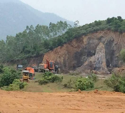 Hà Tĩnh: Ngang nhiên khai thác ở mỏ đất đã hết hạn