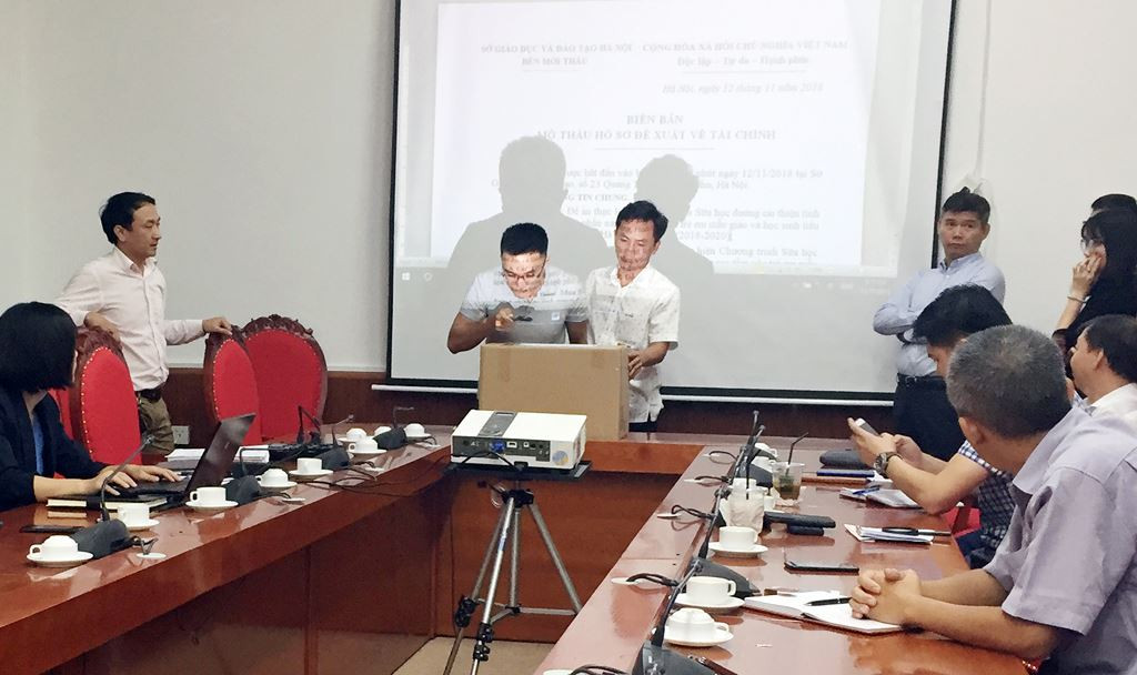 Mở hồ sơ đề xuất tài chính Gói thầu mua sữa học đường tại Hà Nội.