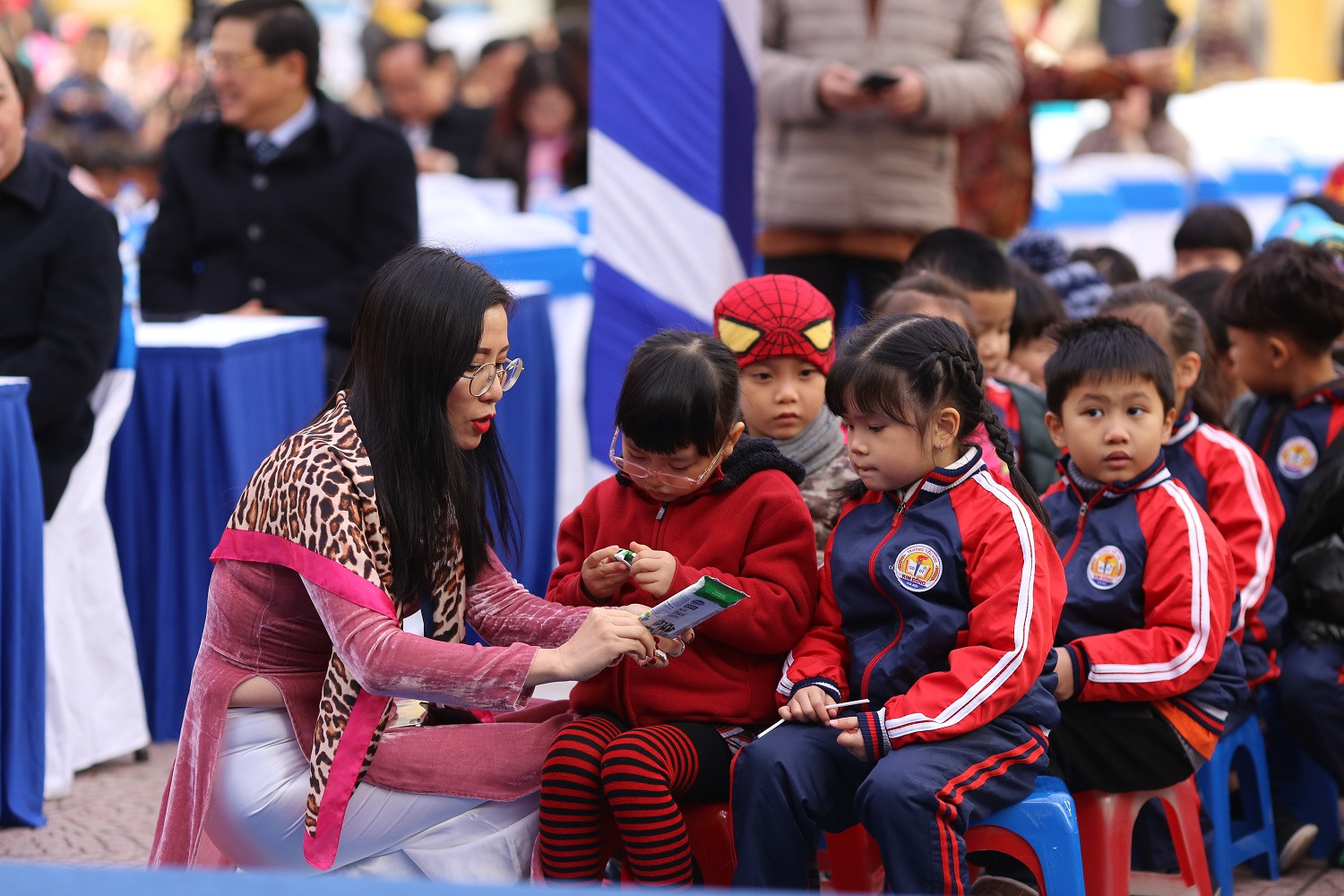 Hà Nội đồng loạt cho trẻ em uống sữa học đường từ 2019.