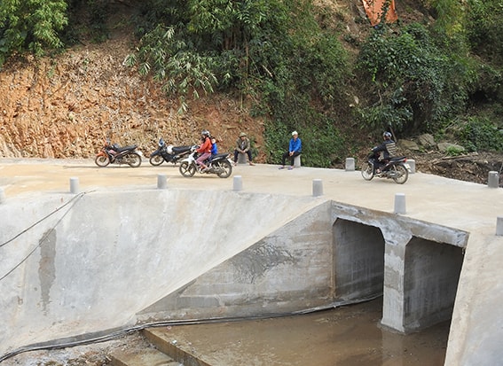 Tâm Bình xây cầu tặng bà con vùng lũ