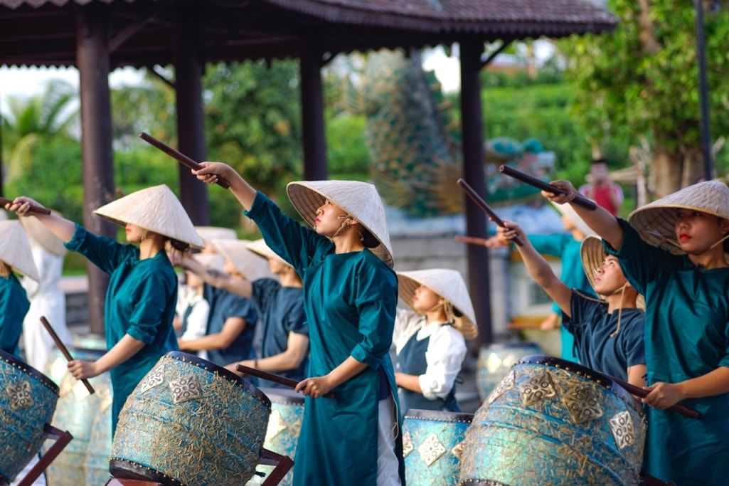 Trẩy hội năm châu - Chơi xuân rước lộc tài xứ sở diệu kỳ Vinpearl Land.