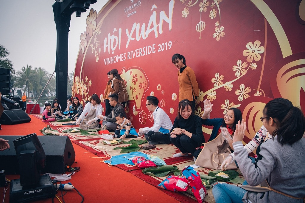 Mai  đào khoe sắc rực rỡ khắp các khu đô thị Vinhomes.