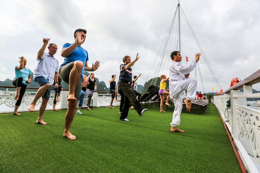 Đón năm mới trên du thuyền Oriental Sails