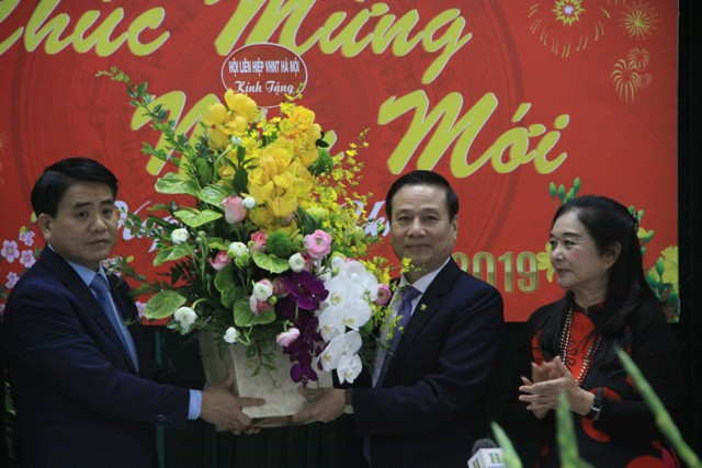 Chủ tịch UBND Thành phố Hà Nội trò chuyện đầu xuân với văn nghệ sĩ Thủ đô