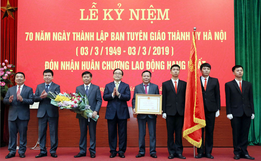Ban Tuyên giáo Thành ủy Hà Nội đón nhận Huân chương Lao động hạng Nhất