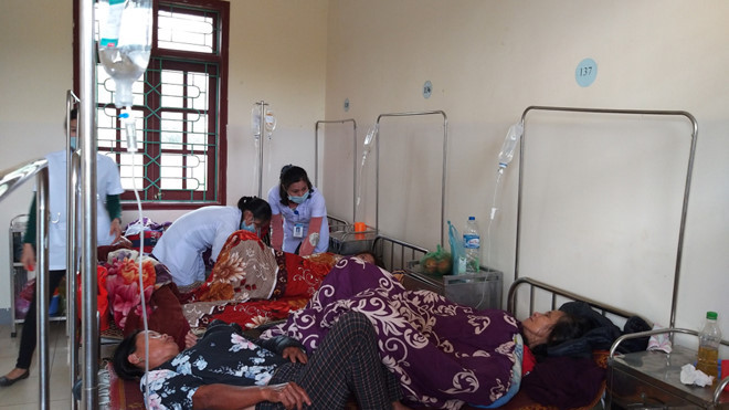 Hơn 50 người ở Hà Tĩnh bị ngộ độc sau khi ăn đám giỗ
