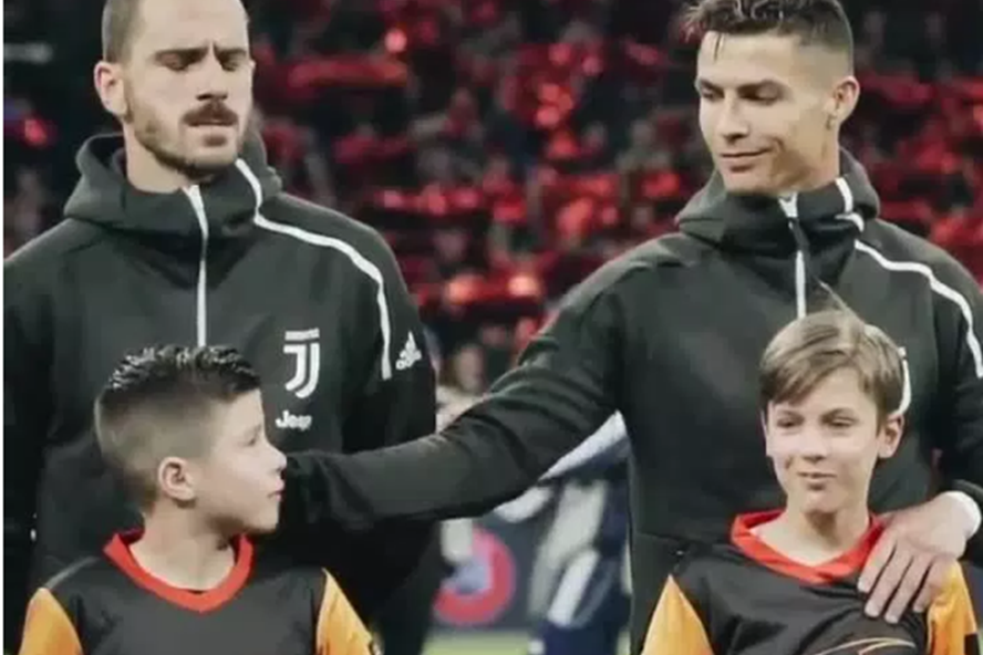 Ronaldo đốn tim người hâm mộ bằng loạt hành động ấm áp, Juventus,