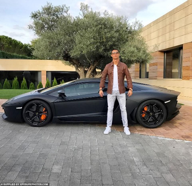 Ronaldo sở hữu siêu xe đắt nhất thế giới