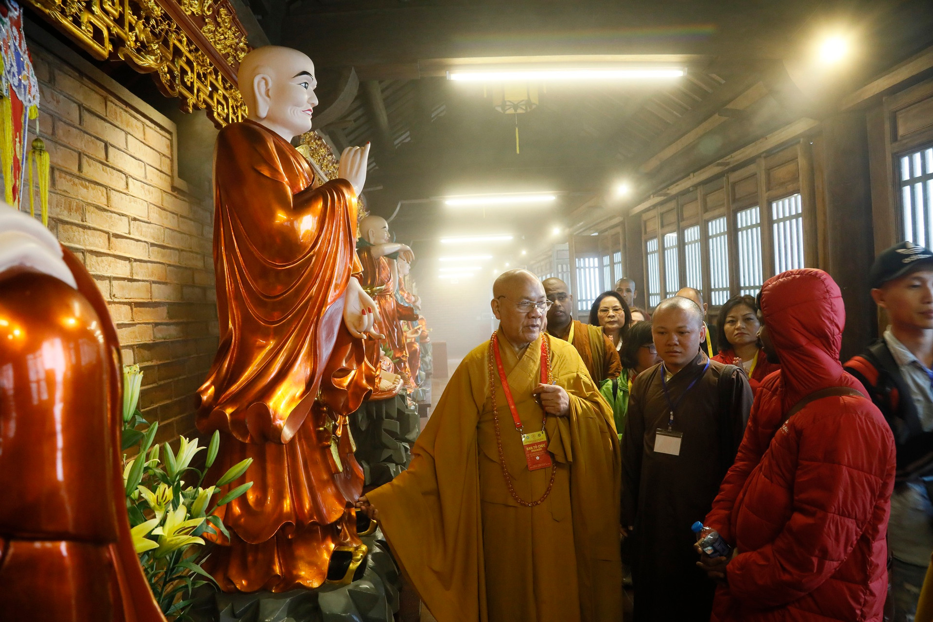 Hàng trăm đại biểu và Phật tử Vesak 2019 tham dự lễ cầu an trên đỉnh Fansipan.