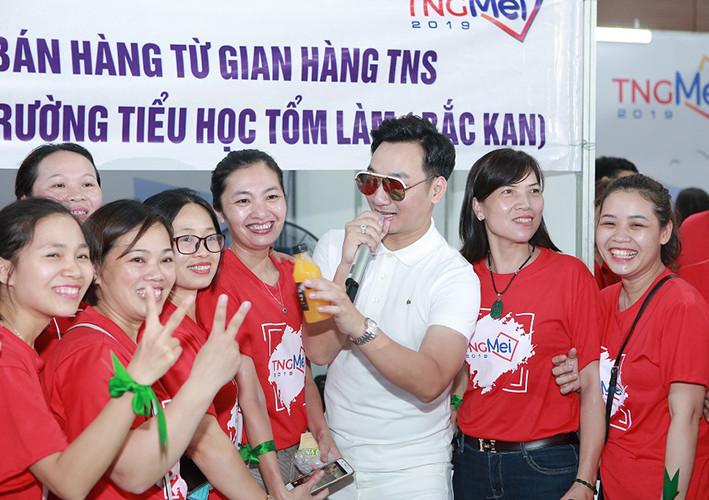 Cán bộ nhân viên Tập đoàn TNG Holdings Vietnam gây quỹ xây trường học cho trẻ em vùng cao
