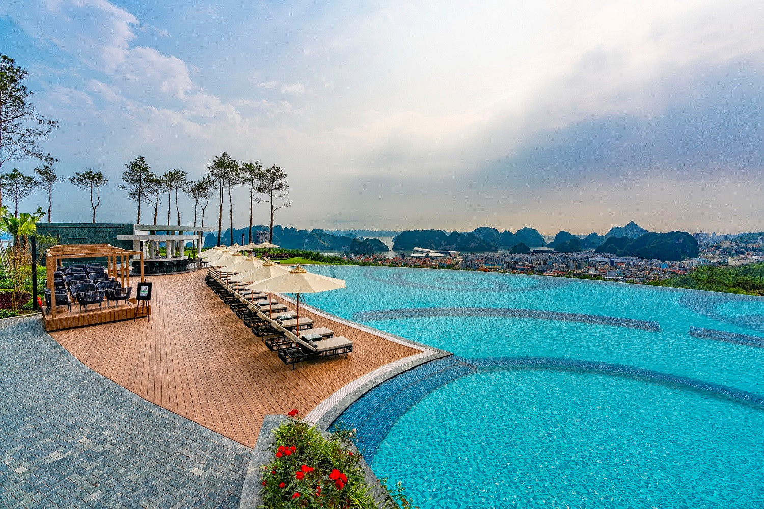 Khai trương Bamboo Airways tower, FLC Hotel & Resorts tung “mưa” voucher nghỉ dưỡng siêu tiết kiệm