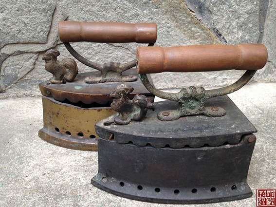 Bàn ủi con gà