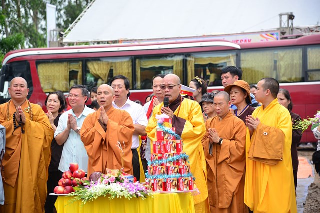 Lễ Phật đản, đúc tượng Phật sơ sinh tại chùa Mục Đồng Mỹ Hào, Hưng Yên