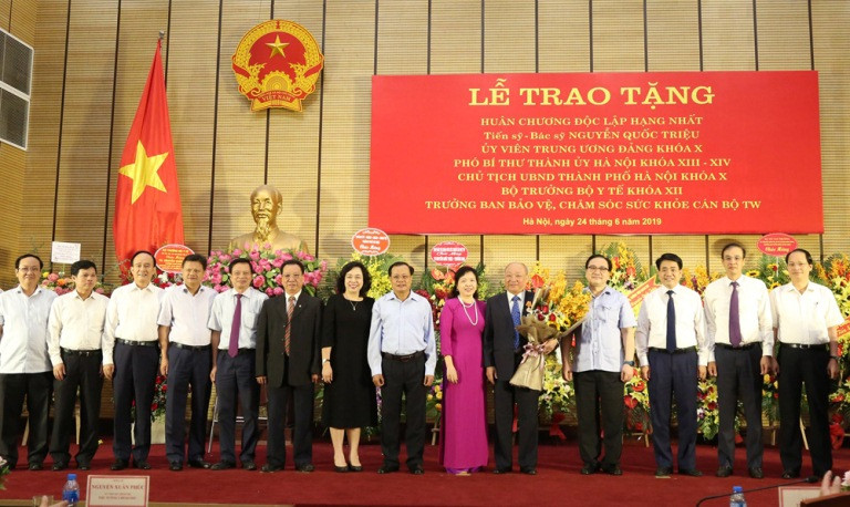 Trao tặng Huân chương Độc lập hạng Nhất cho đồng chí Nguyễn Quốc Triệu