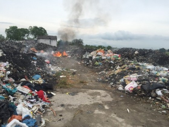 Hà Tĩnh: Dân kêu trời vì sống cạnh bãi tập kết rác thải