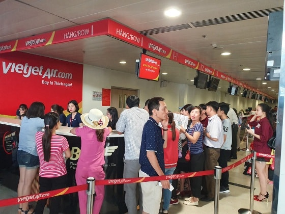 Máy bay Vietjet đi nhầm đường lăn, một máy bay khác sắp hạ cánh phải bay lên lại